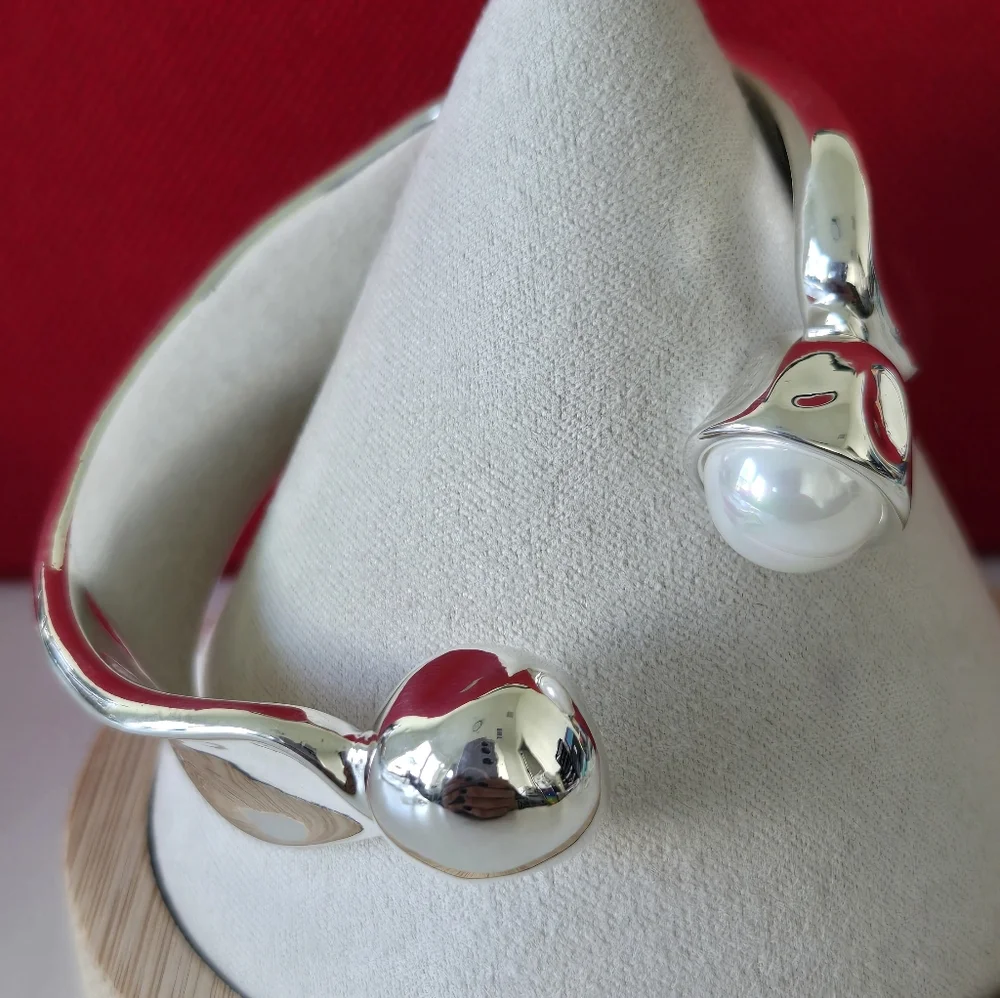 Uno De 50 • Silver Cuff Bracelet with Pearl Accents